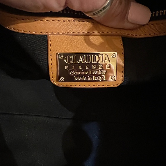 Claudia Firenze | Genuine Leather Crossbody Satchel - Picture 5 of 11